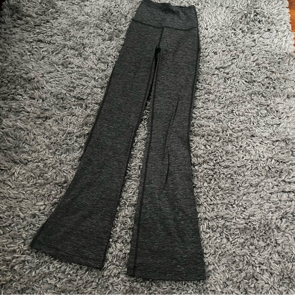 Lululemon Groove Super-High-Rise Flared Pant Nulu Heathered Graphite Grey size 0